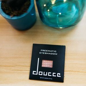Doucce Freematic Eyeshadow Single in Veronica